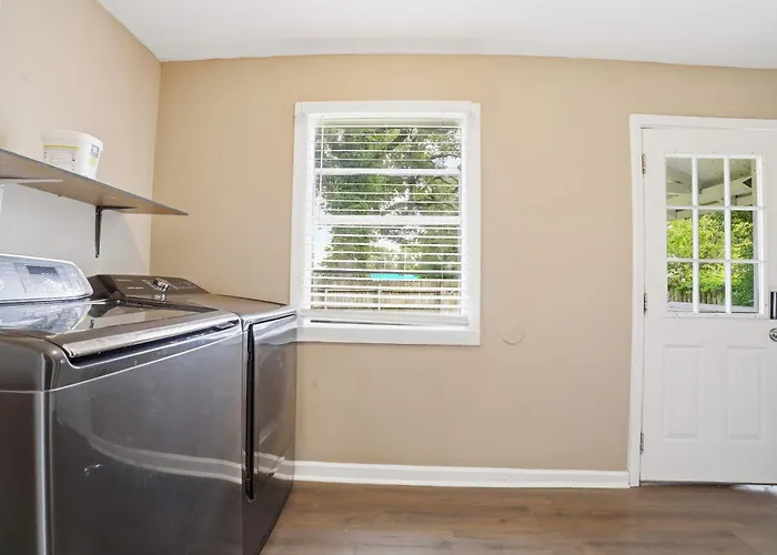 Group-ready - 7 Beds In Lafayette